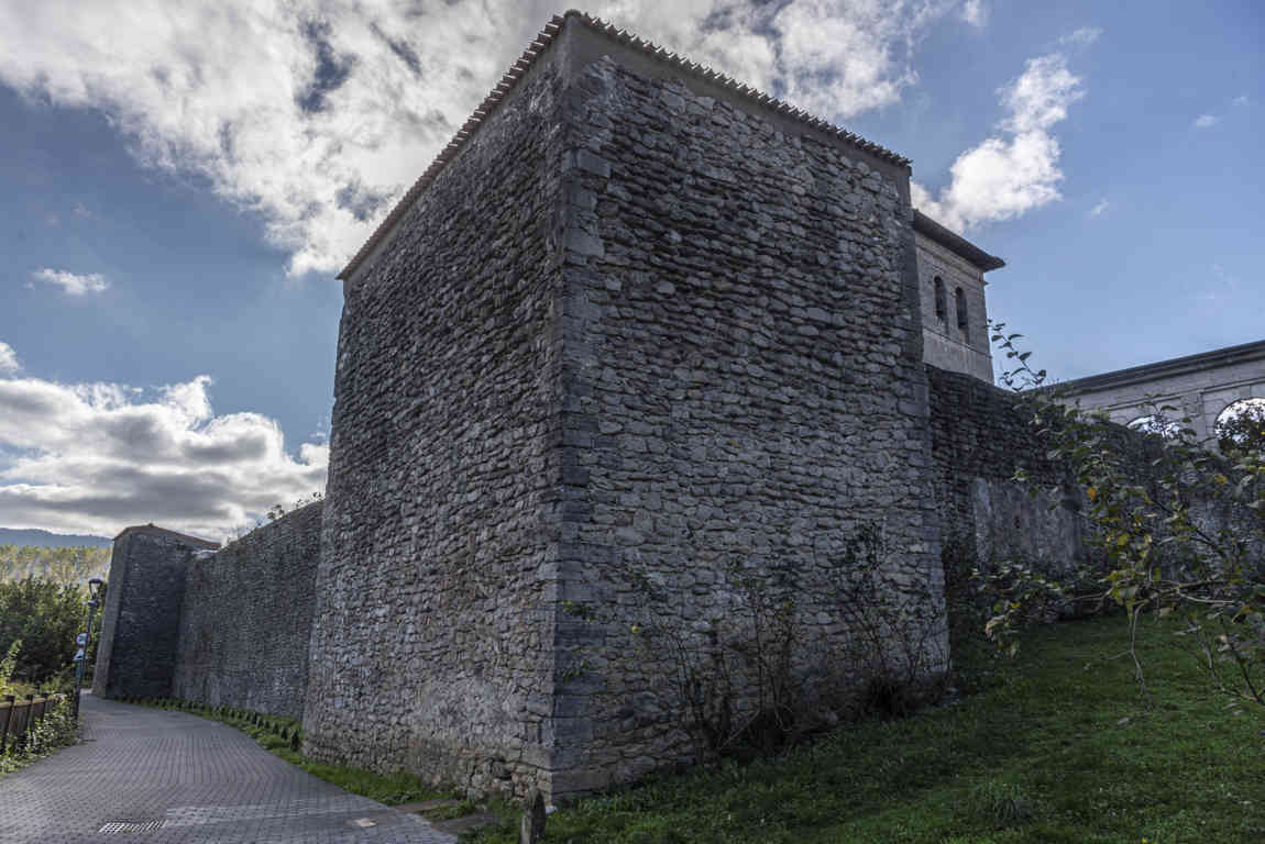 Vizcaya - Orduña 18 - conjunto fortificado.jpg